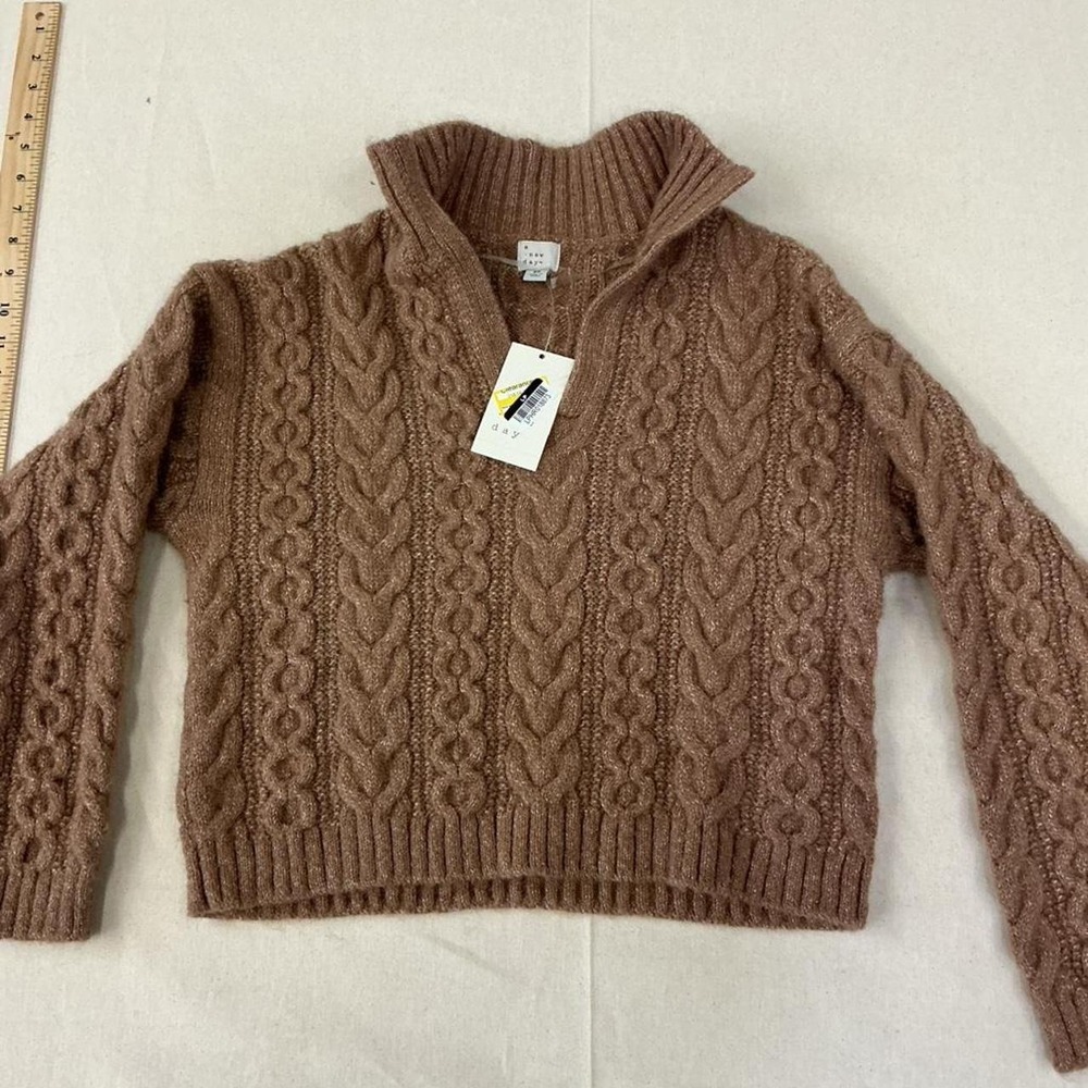 A‎ New Day cable knit cropped sweater